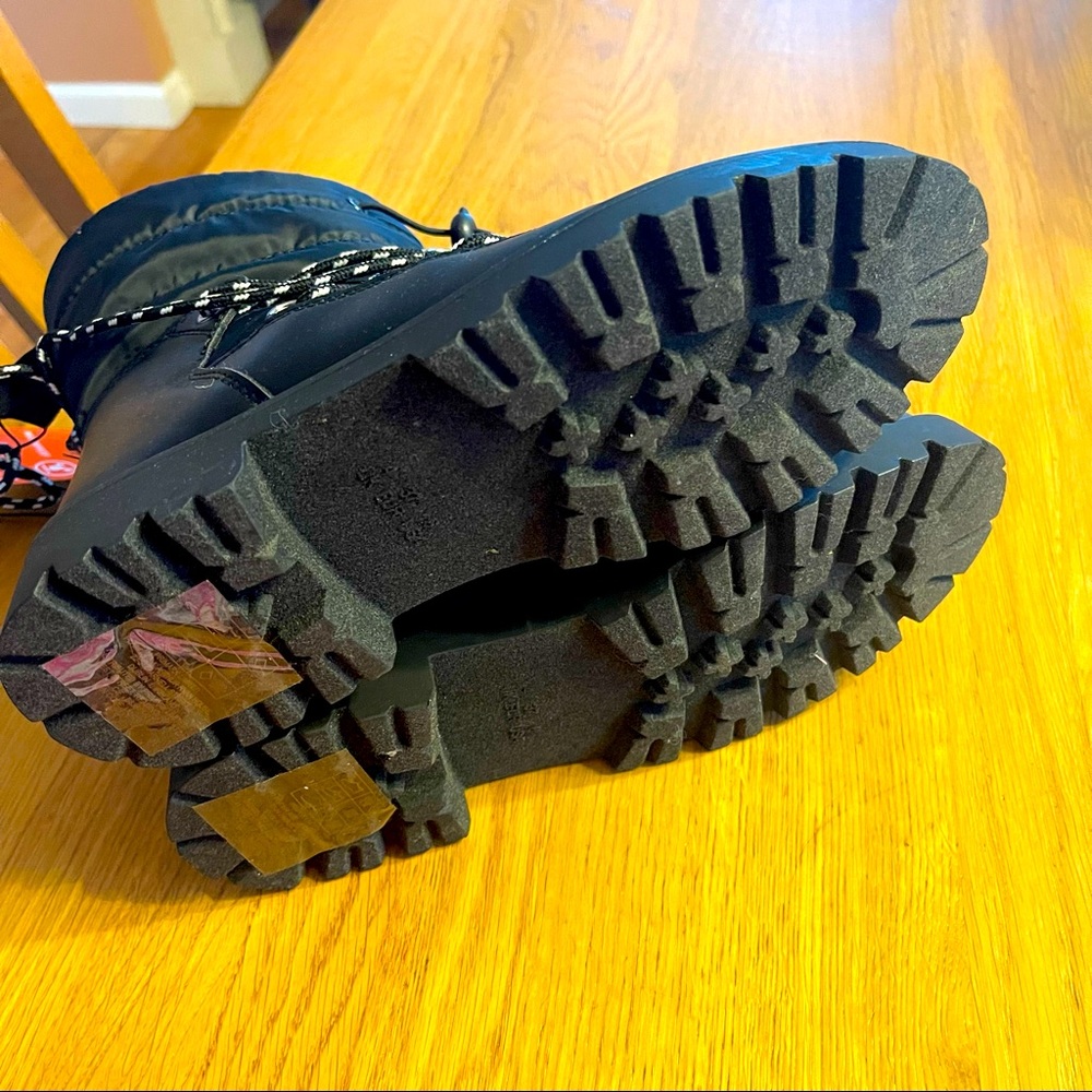 Waterproof boots - Picture 2 of 3